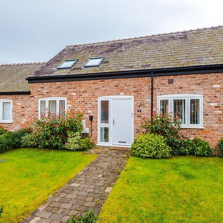 Number 21: A Breathtaking Chester Cottage With Parking Mollington  Eksteriør billede